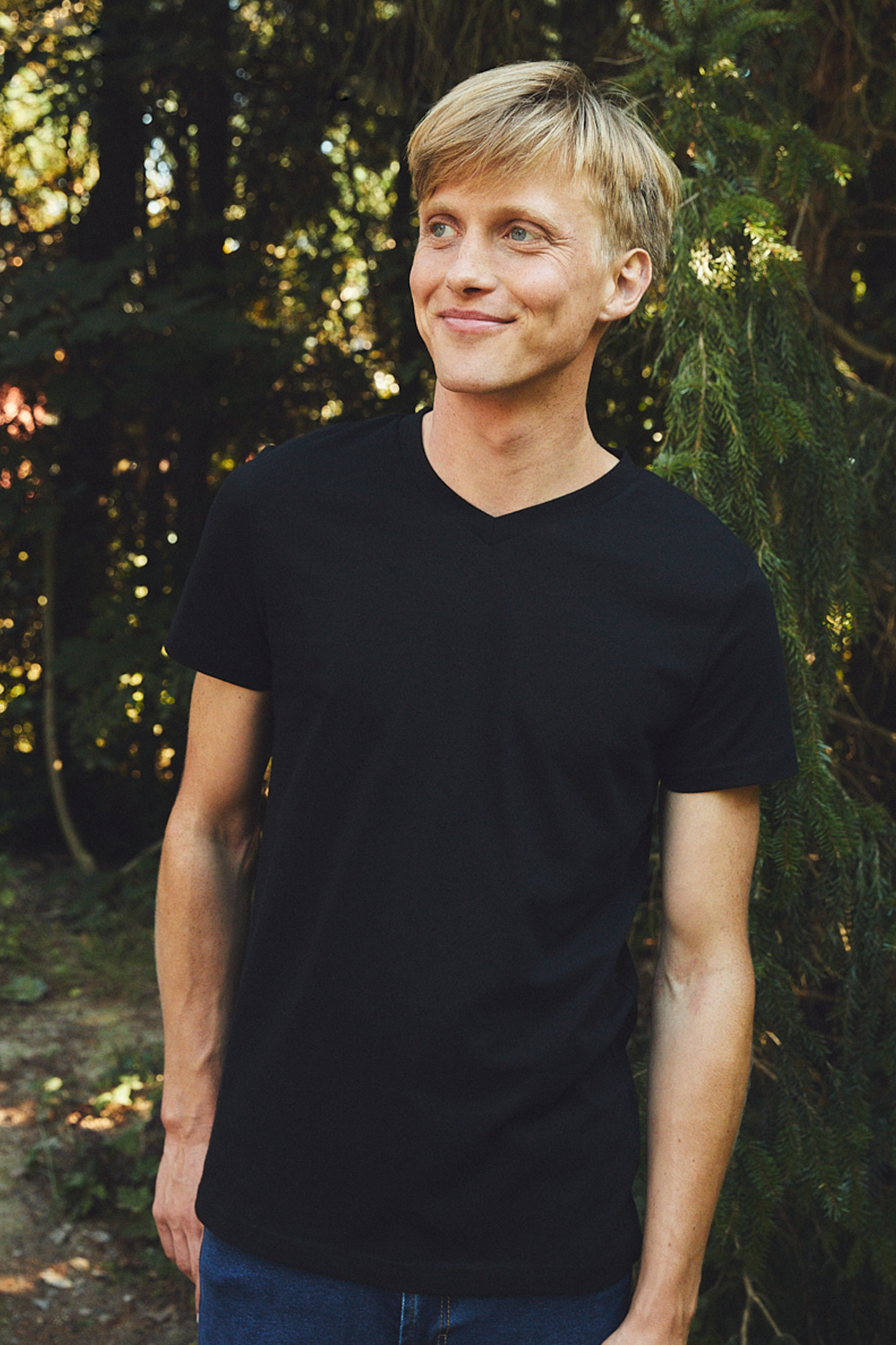 T-shirt à col en V pour homme