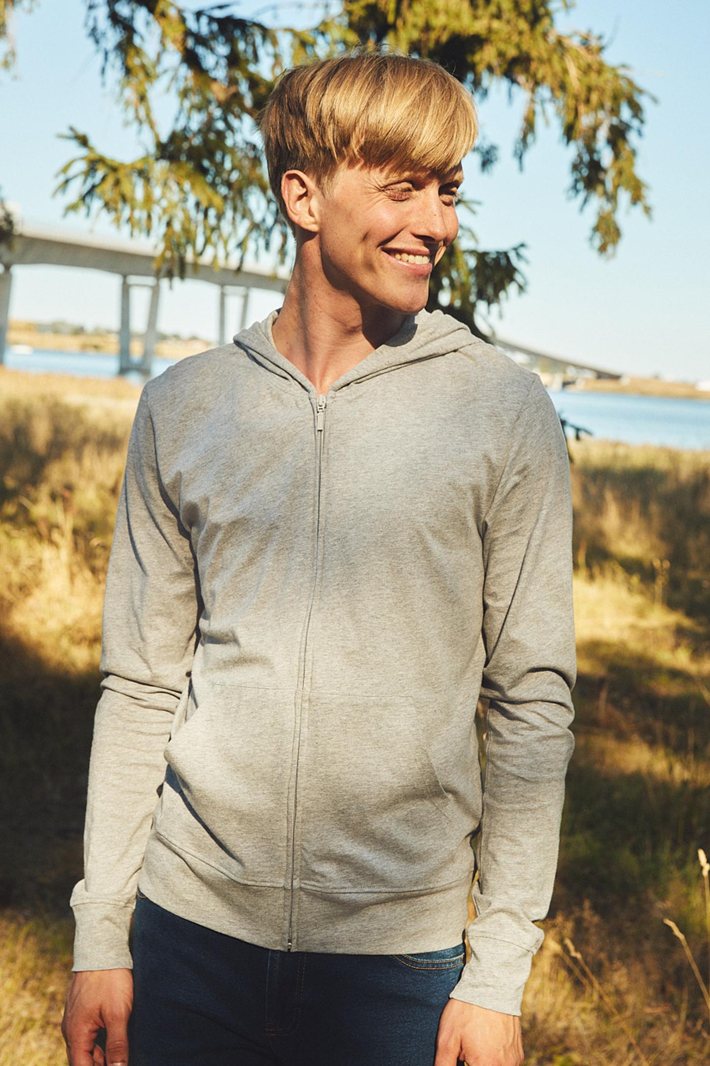 T-shirt unisexe à capuche et fermeture éclair