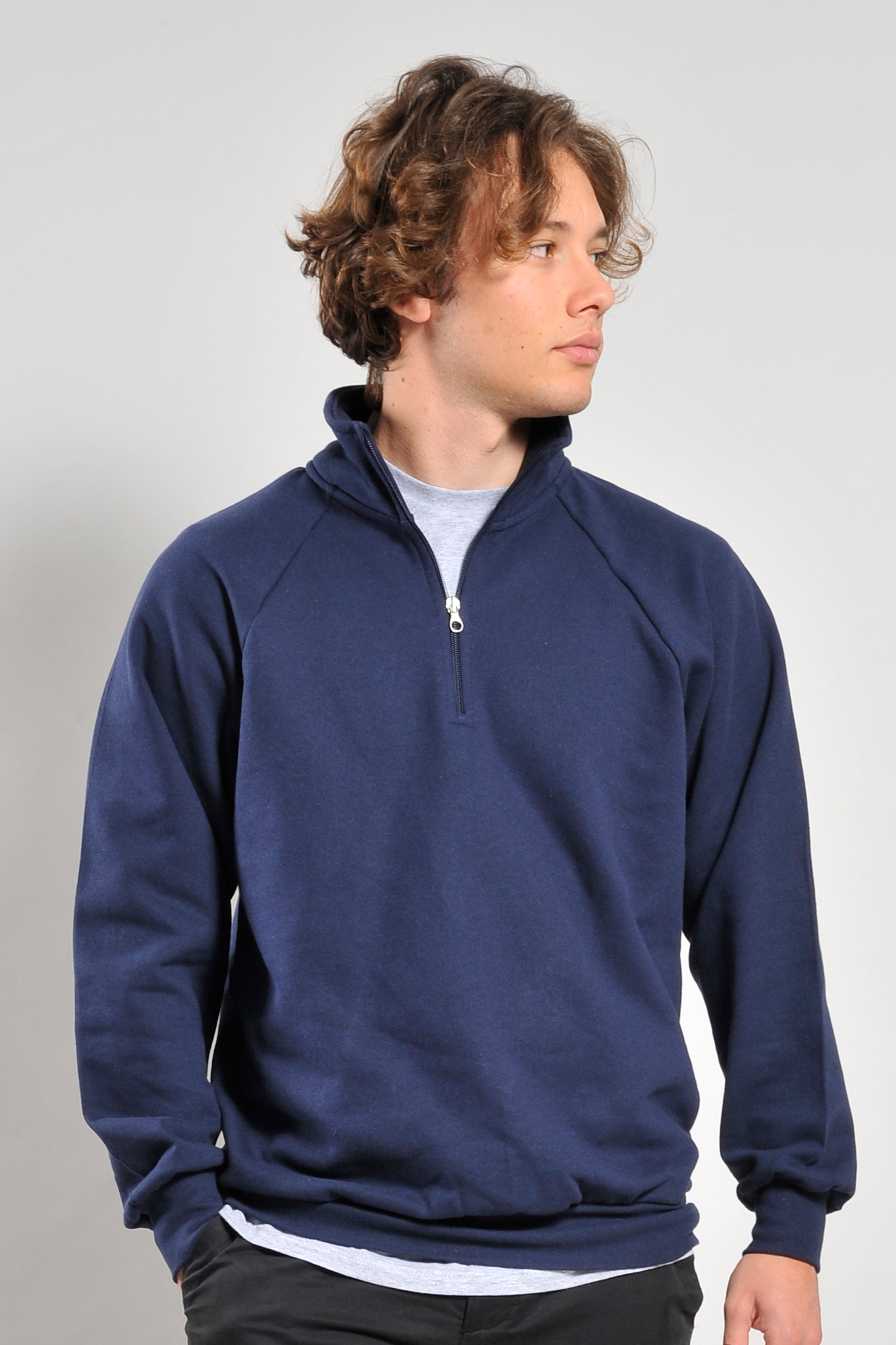 Sweat-shirt à col zippé 100 % coton. 280 g/m². Bleu. Taille S.