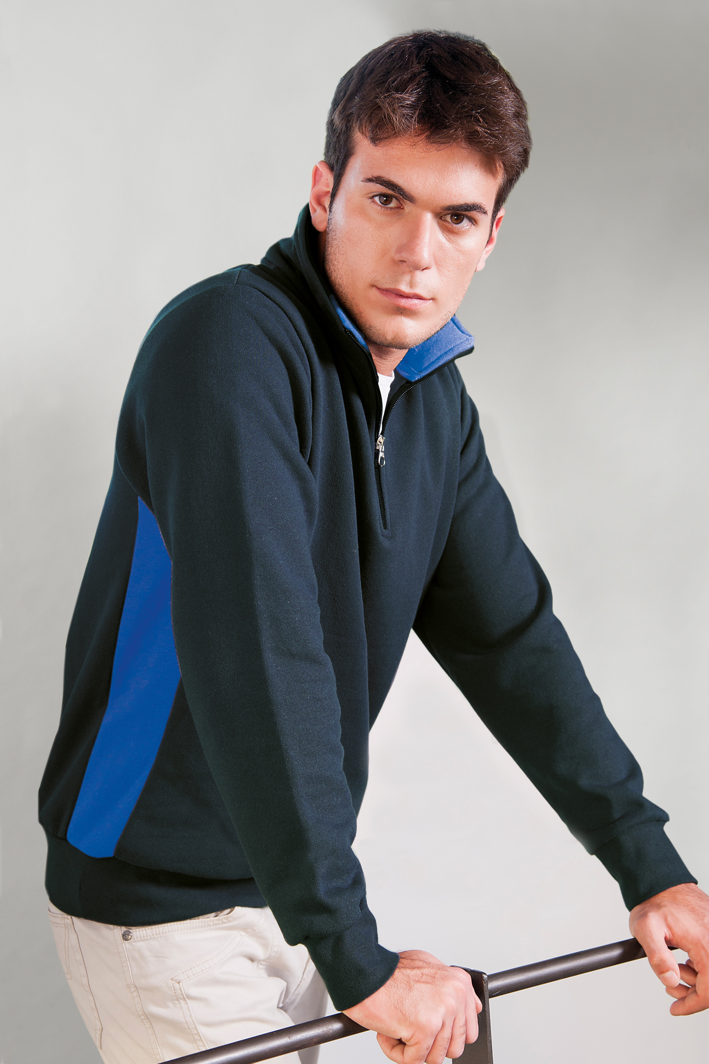 Sweat-shirt à col zippé contrastant 70 % coton / 30 % polyester 280 g/m² Bleu / Bleu roi Sport S