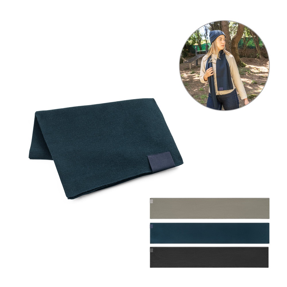 SÉRÉNITÉ. Écharpe en polyester recyclé (100 % rPET) avec détails cousus pour une personnalisation.