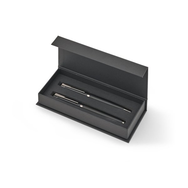 KINGSLEY. Coffret comprenant 1 stylo à bille en aluminium et 1 stylo roller en aluminium, avec encre bleue Dokumental®. - 103 - Noir