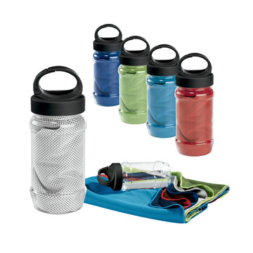 ARTX PLUS. Ensemble de bouteilles d'eau en PP et PET et de serviettes de sport en polyamide et polyester.